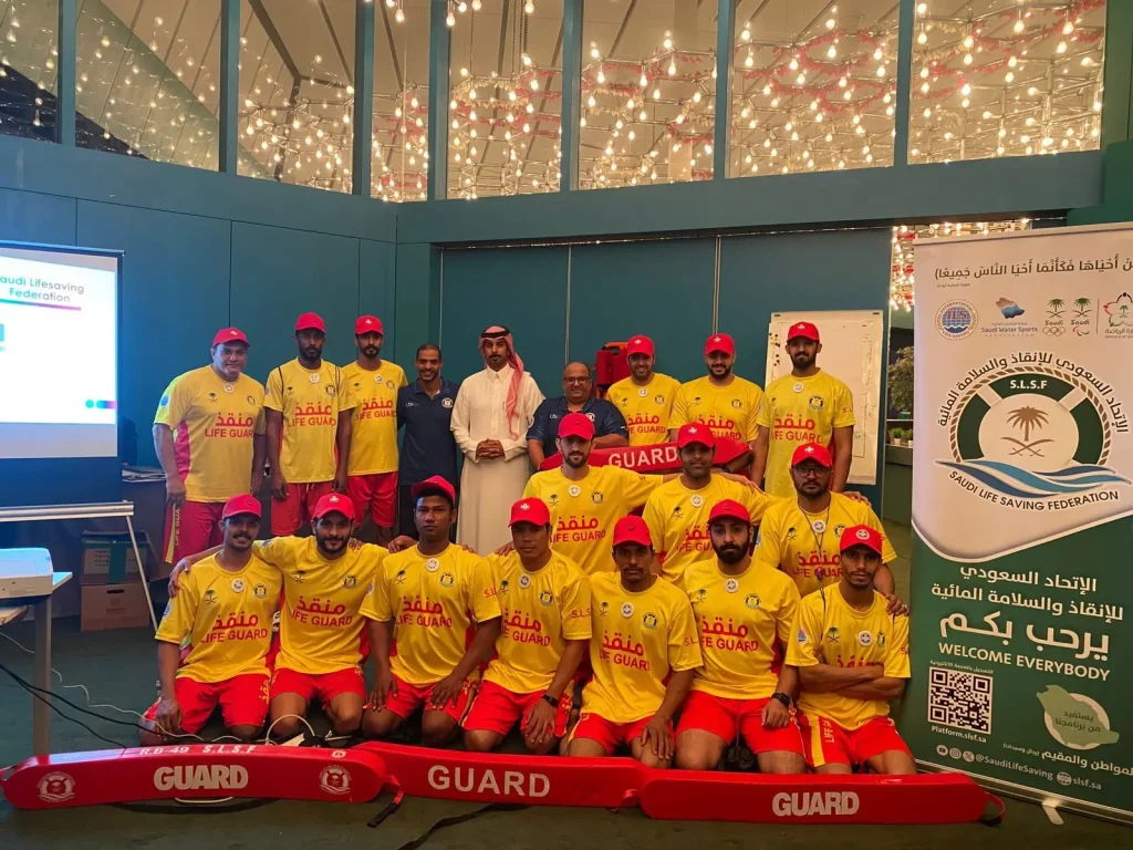 اختتمت الدورة (44) للإنقاذ والسلامة المائية لفئة مسابح و شواطئ رجال