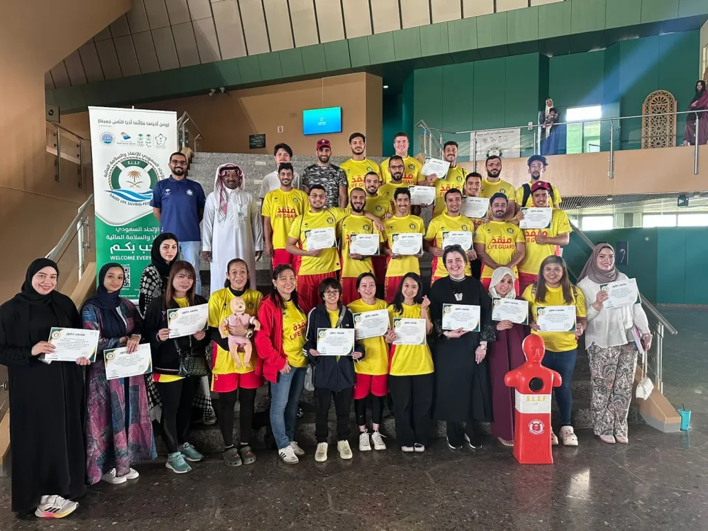 اختتمت الدورة إل(45) رجال و ال (35) سيدات للإنقاذ والسلامة المائية